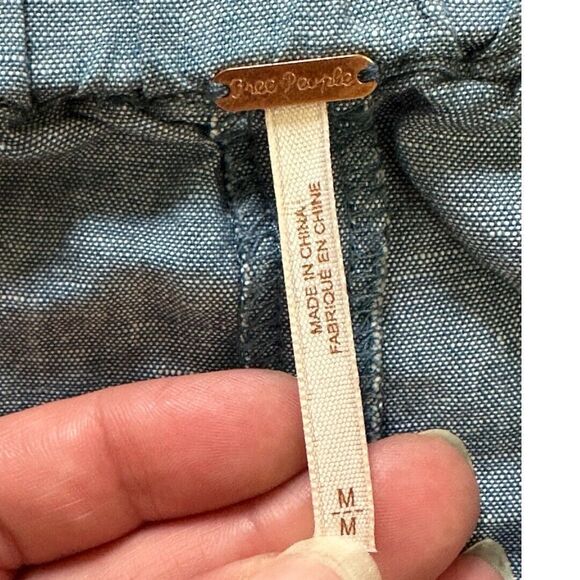 Free People Show Me Some Shoulder Chambray Blue Off Shoulder Top Med Linen Blend - Picture 7 of 7